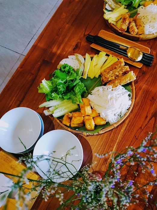 “Tinh Quan” translates to “Mindful Eatery,” reflecting the spirit of awareness and calmness inspired by Zen and Buddhist teachings