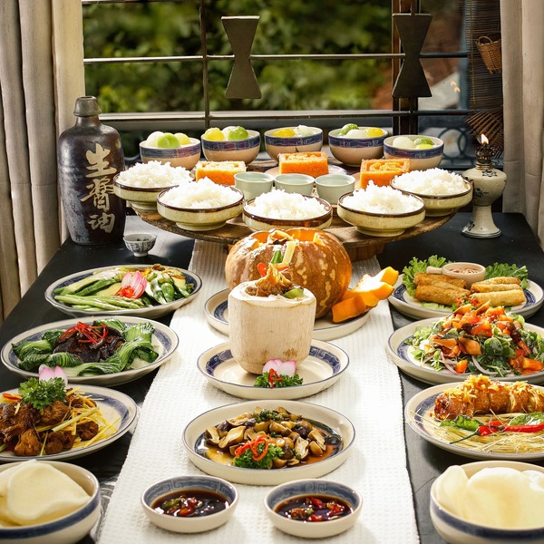 Whether you’re in the mood for a hearty main dish or a light treat, Ngoc Chi Vegetarian Restaurant has something for every taste.